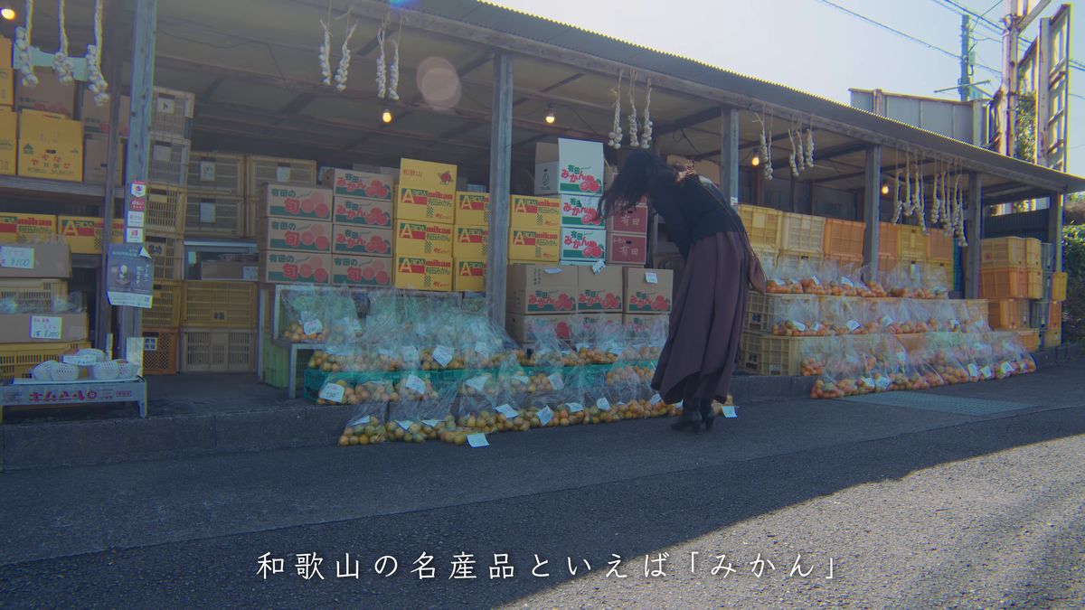 直売所の前に並ぶ有田みかんの袋