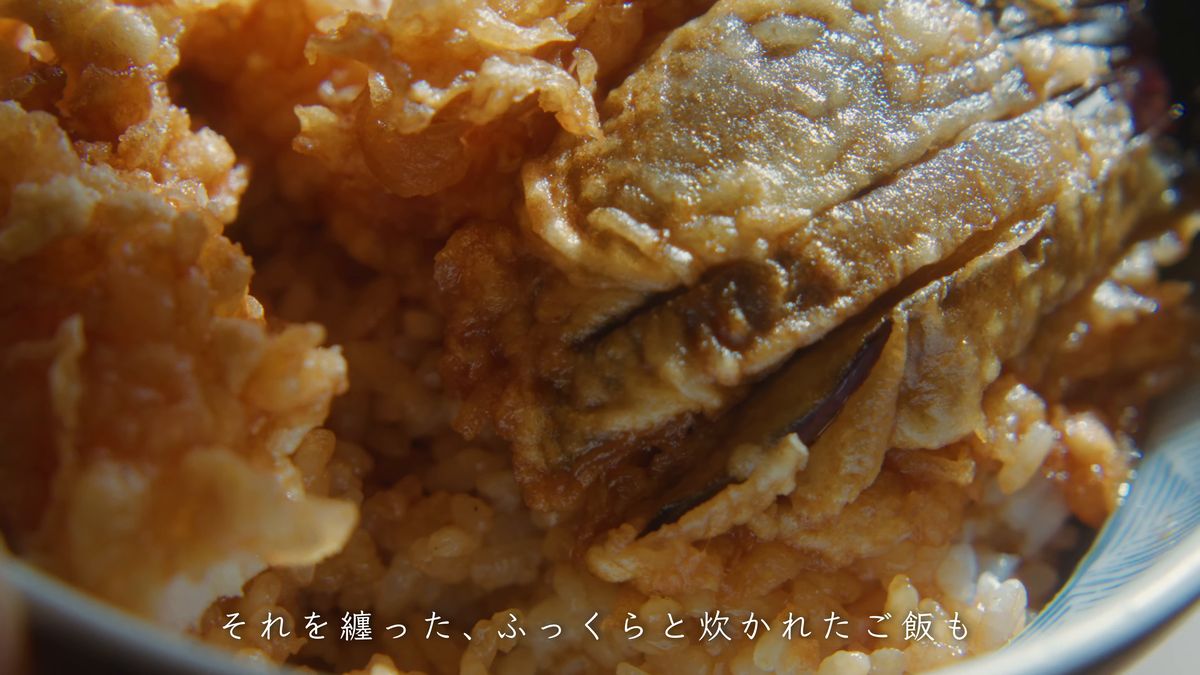タレをまとった天ぷらと、ふっくらしたご飯