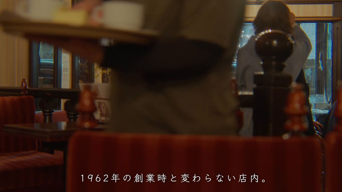 店の人が行き交う、創業時からの店内