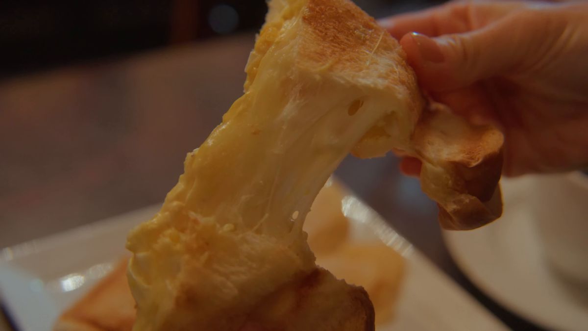 長くのびるとろけたチーズ