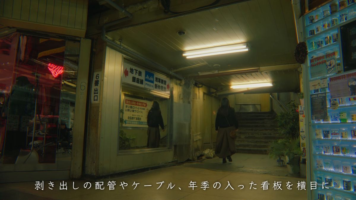 地上への出口へ続く通路