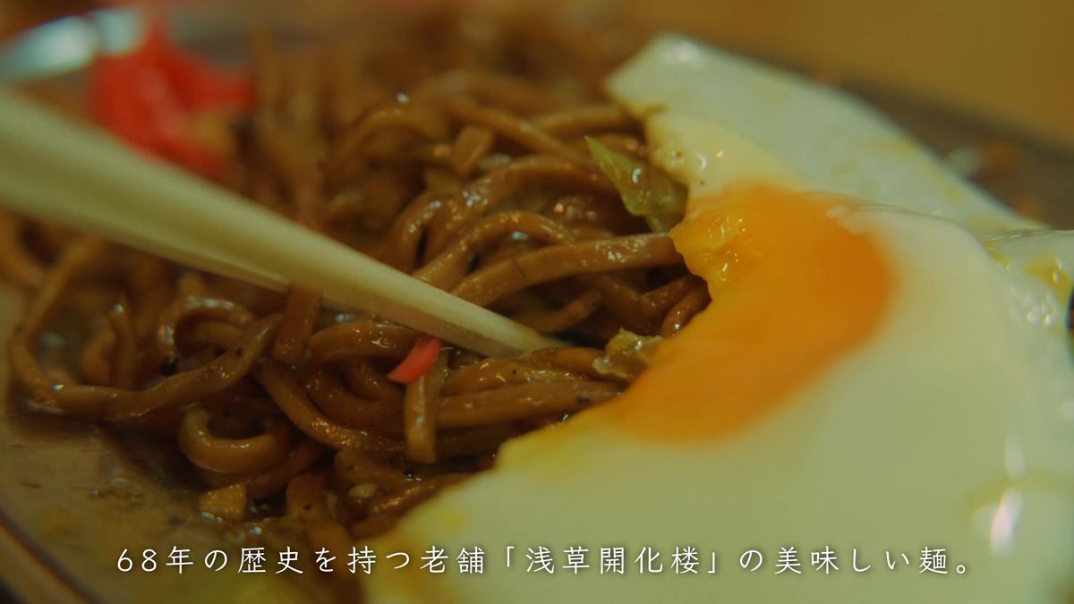 黄身の絡んだ太い麺
