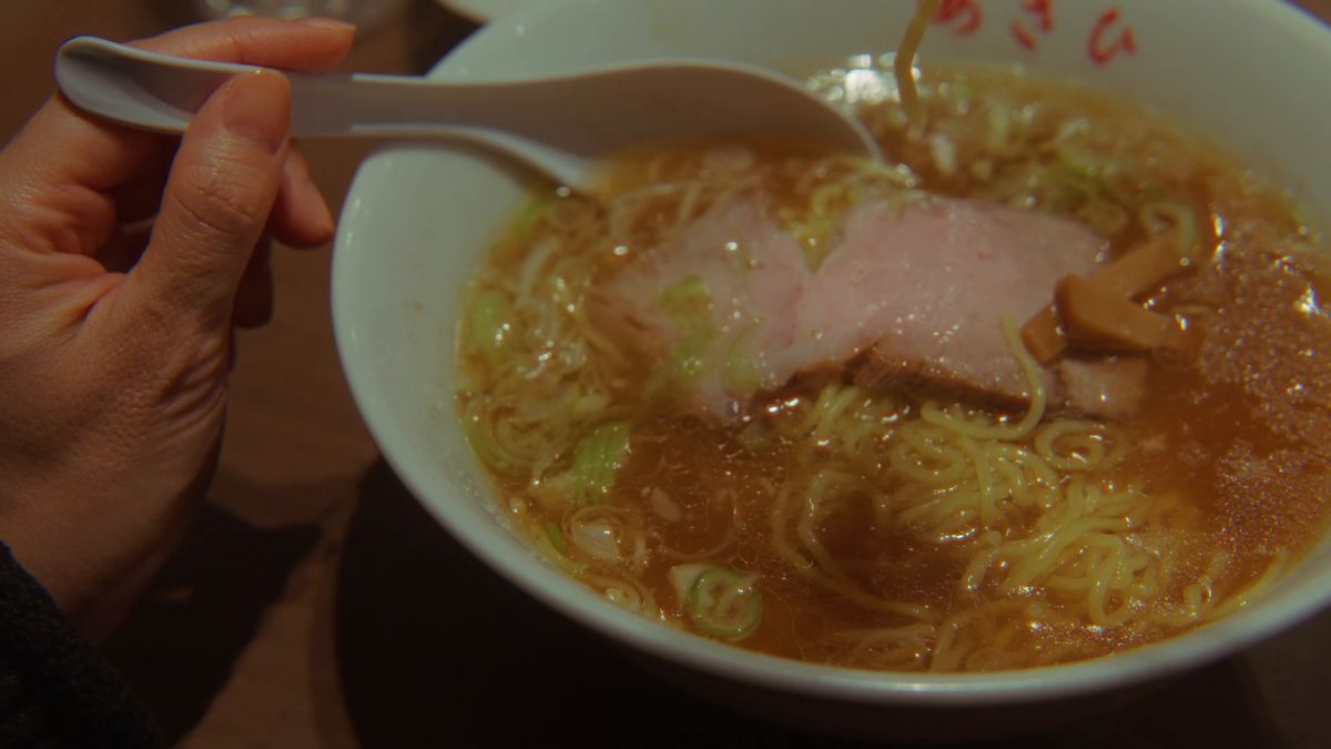 れんげを添えた中華そば