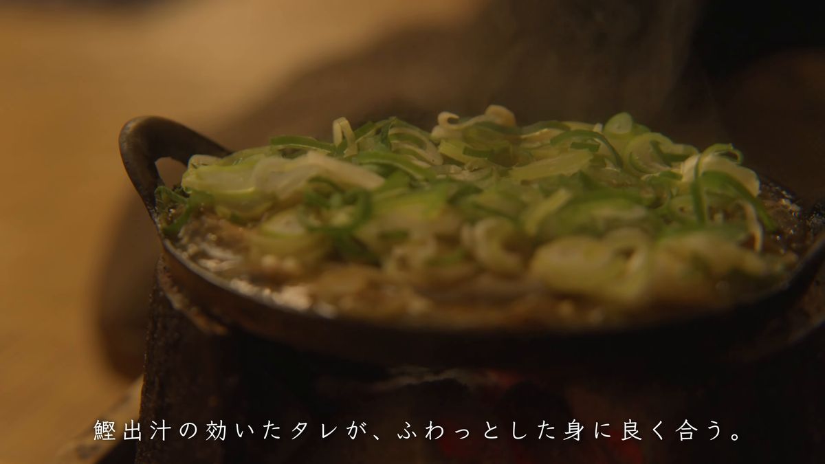 火鉢の上で煮えるどぜうなべ