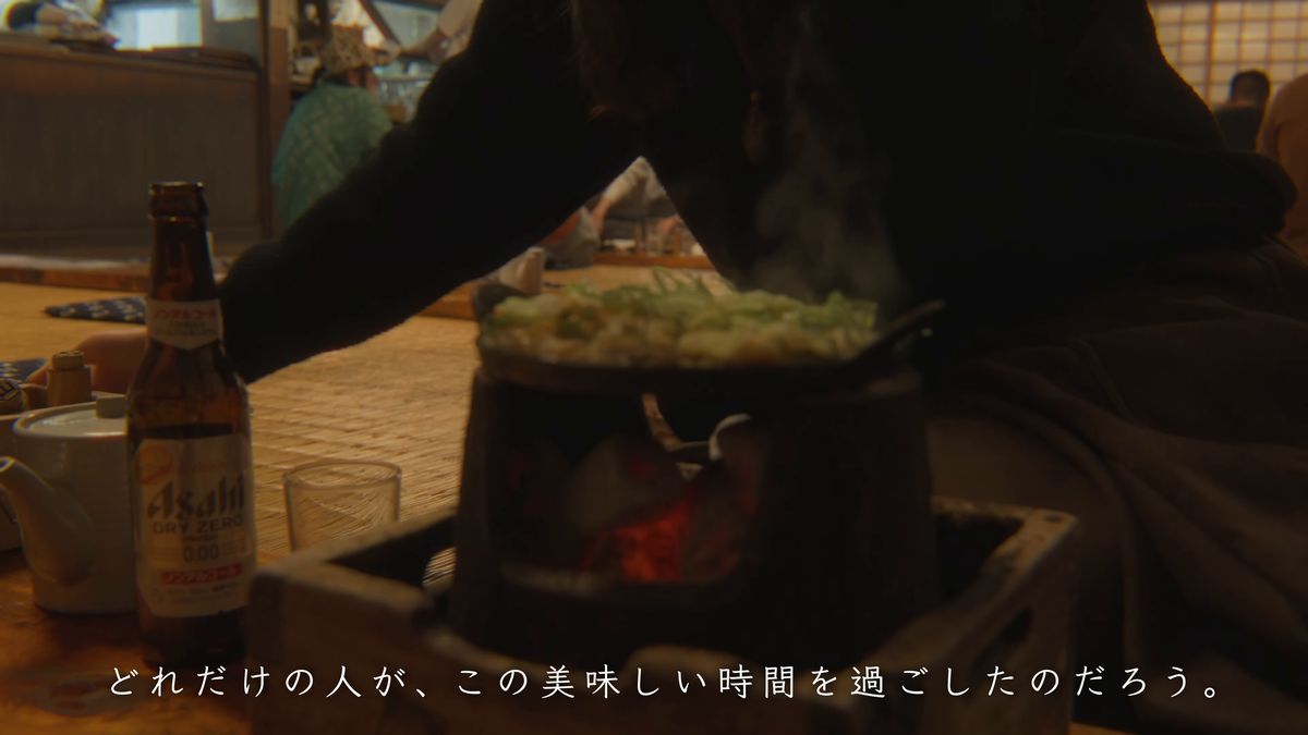 ノンアルコールビールの瓶と、火鉢の鍋