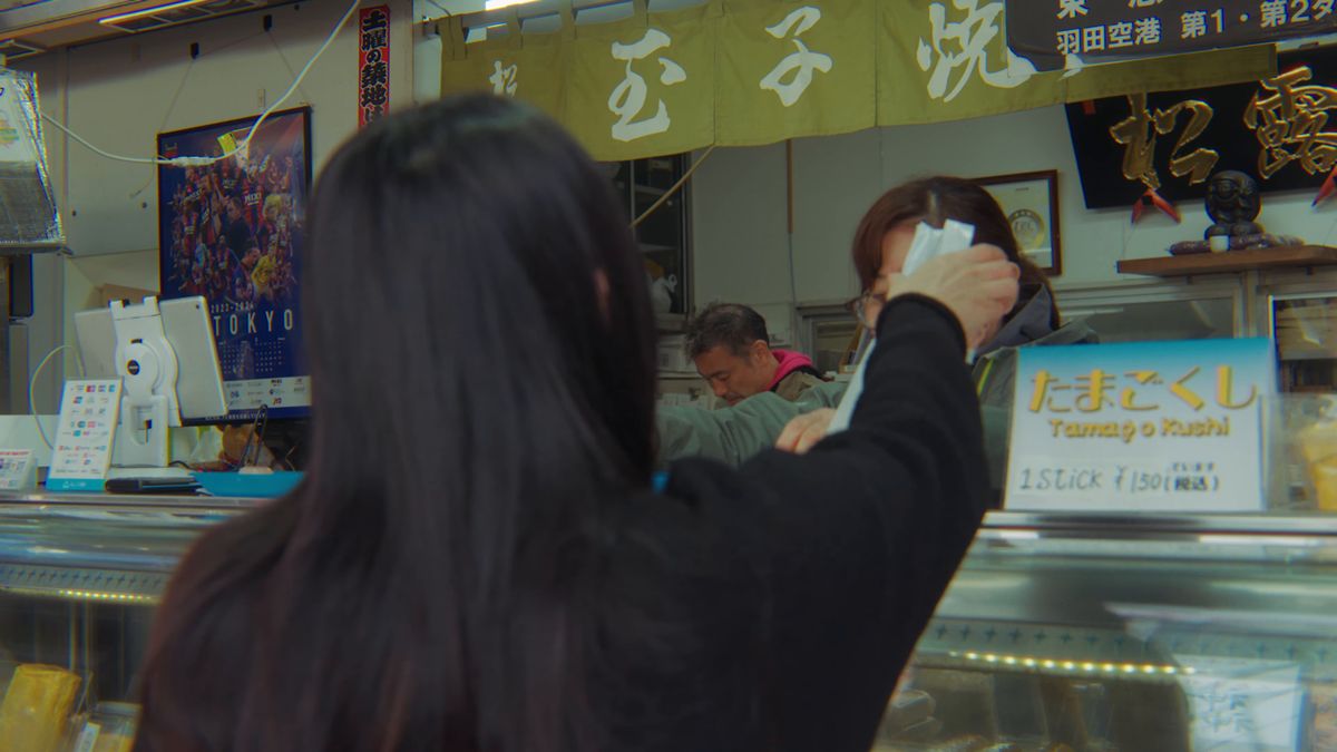 店先で松露サンドを買う