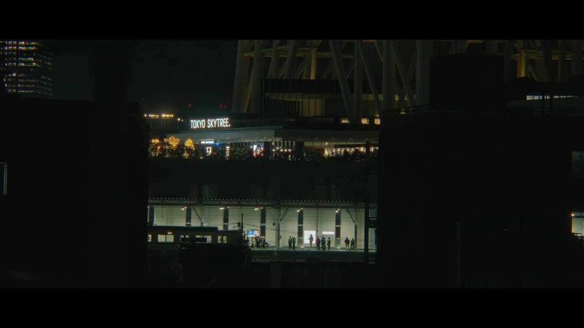 夜のスカイツリーのふもとに灯る明かり