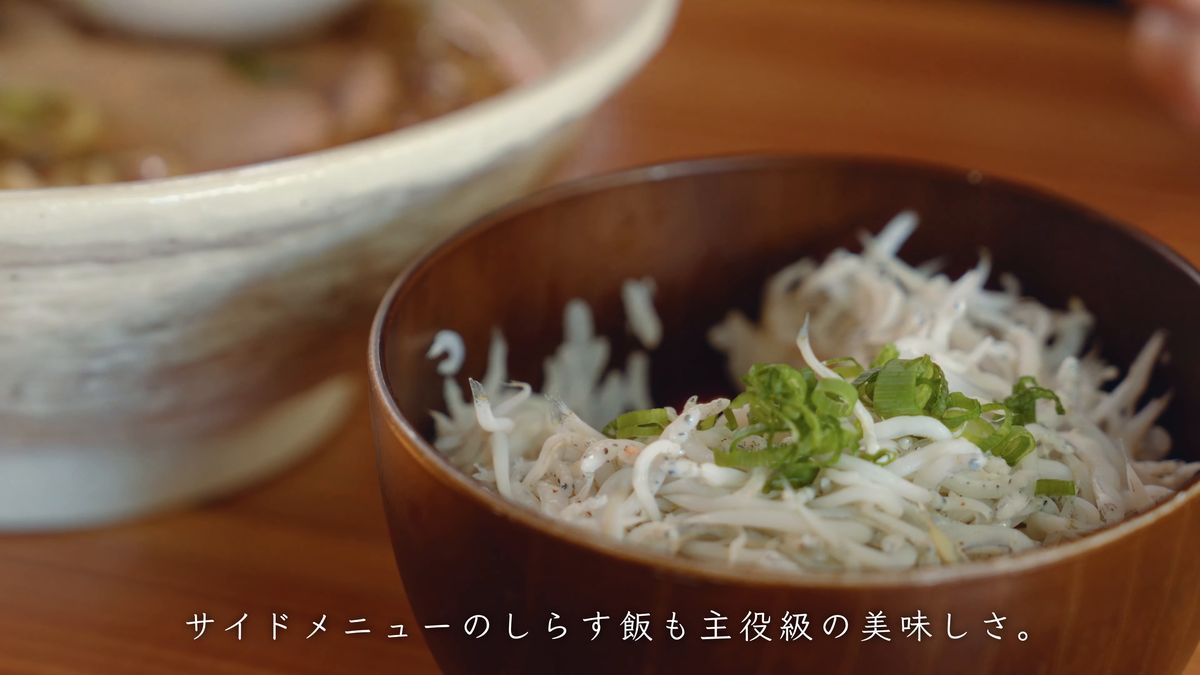 小ねぎをのせたしらす飯の椀