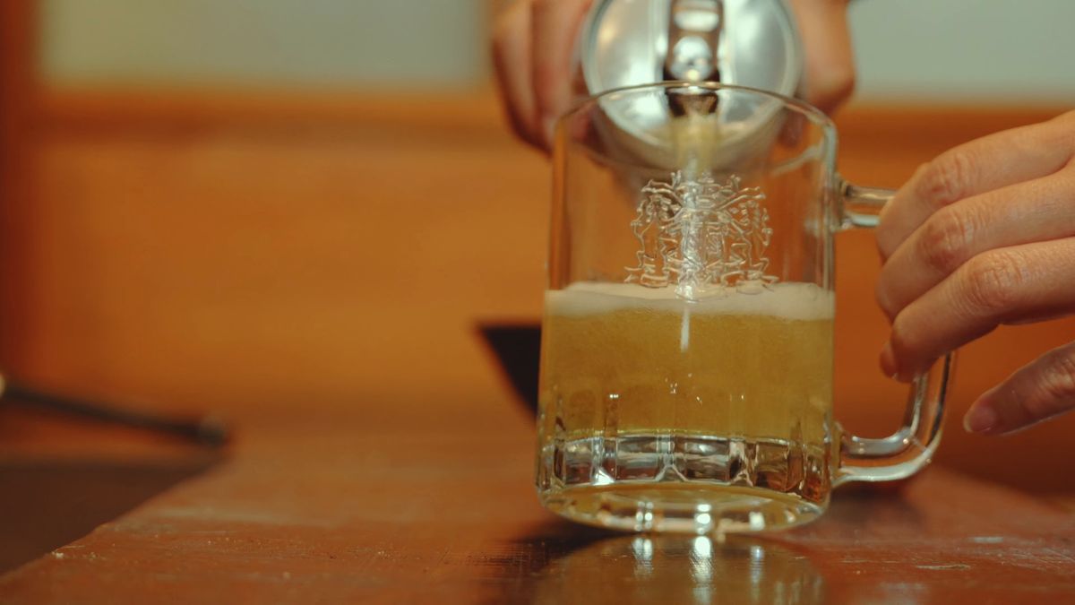 ジョッキに注がれるビール