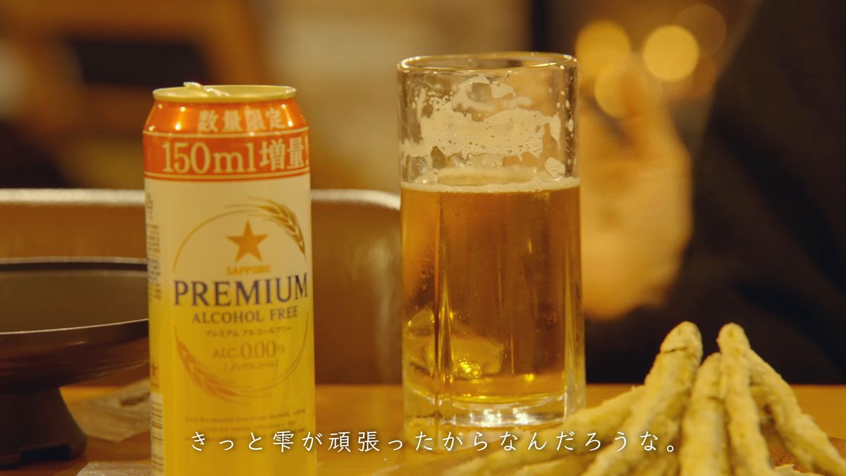ノンアルコールビールの缶と泡の立ったグラス