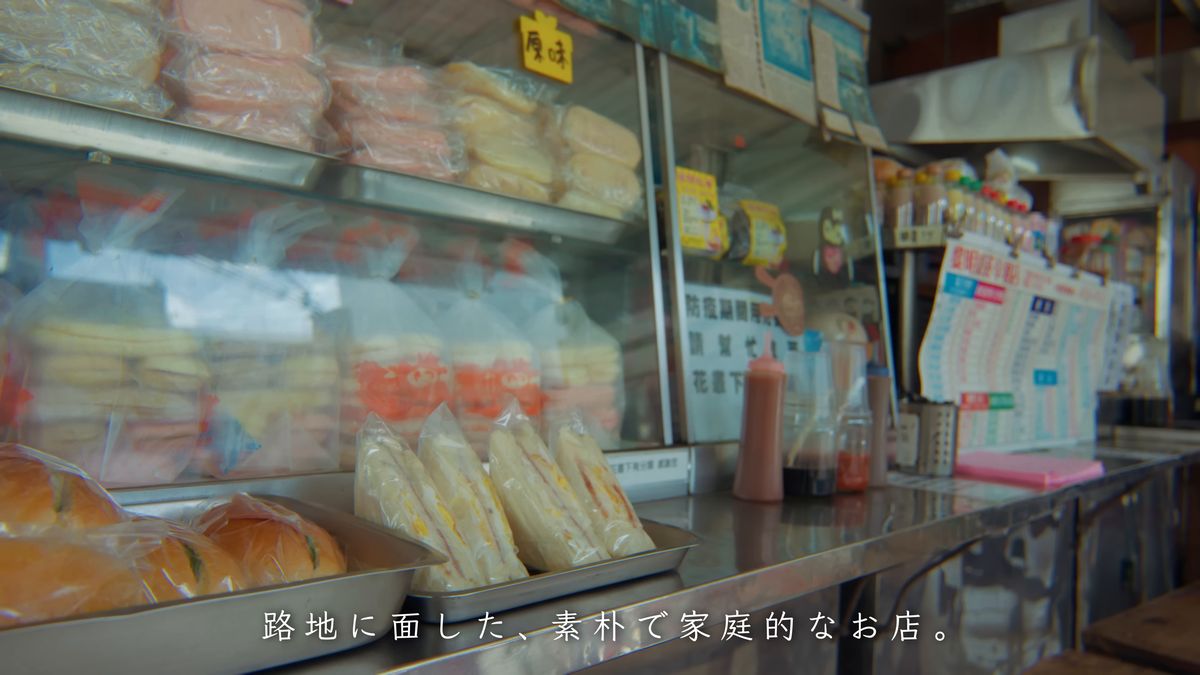サンドイッチと台湾式マカロンが並ぶケース