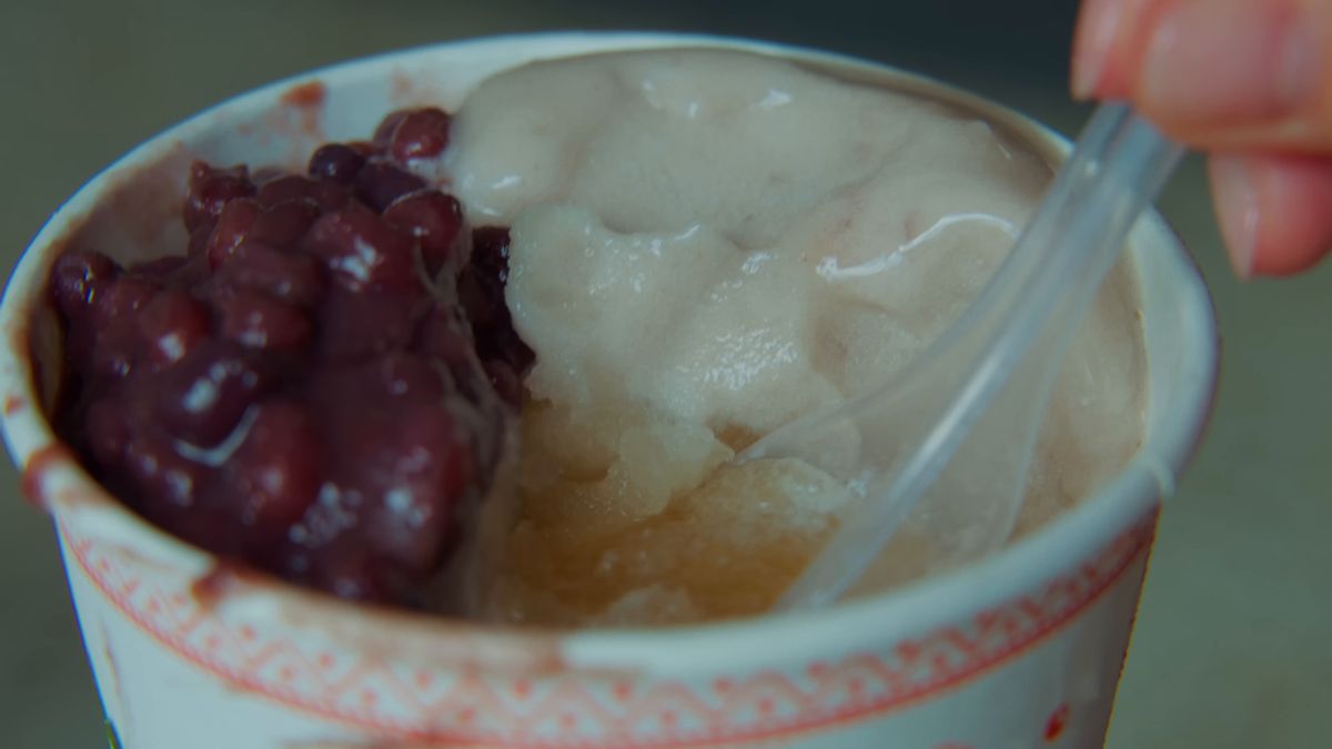 小豆とタロイモをのせたサトウキビ氷の寄り