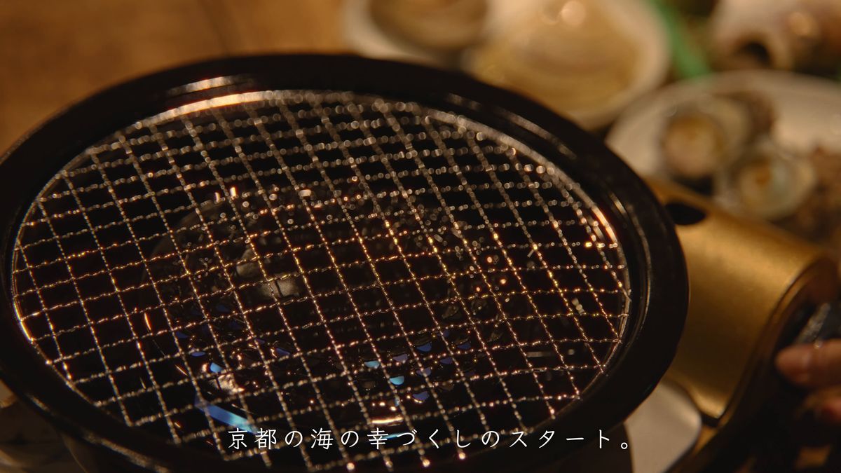 卓上のコンロにのせた焼き網
