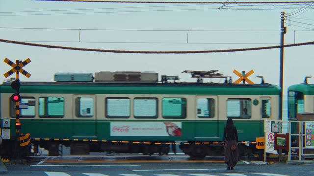 Kamakura-Kokomae Station and the seaside crossing