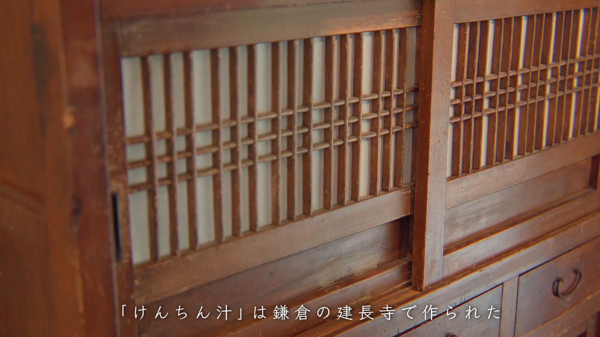 格子戸の古い戸棚