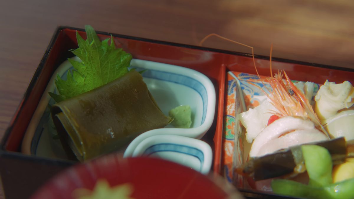 昆布をのせた刺身と甘えびの盛り合わせ