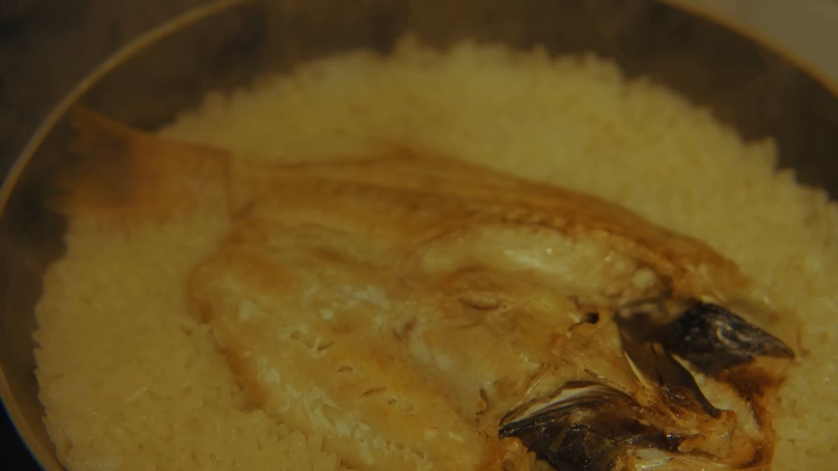炊き上がったご飯とのどぐろ