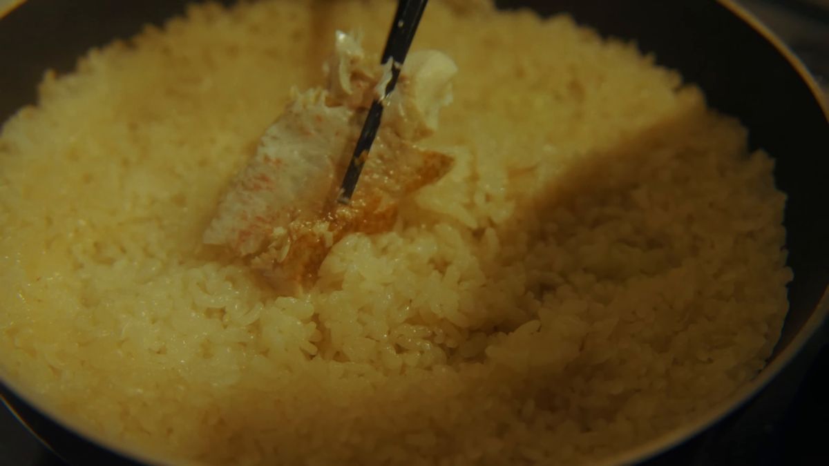 ほぐした身をご飯に