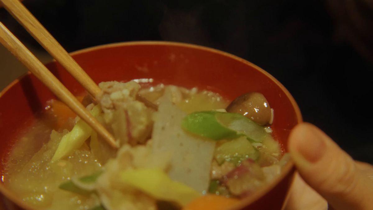 こんにゃくやねぎ、さつまいもが入っためった汁