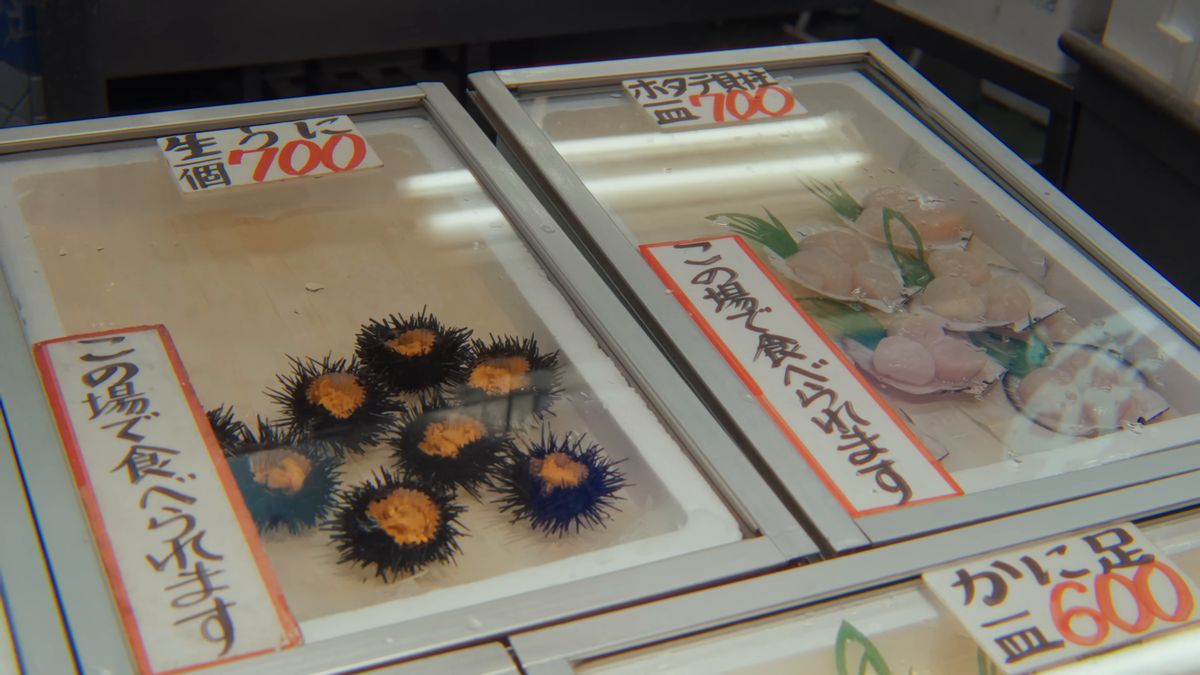 生うにとボタン海老、カニ足の値札