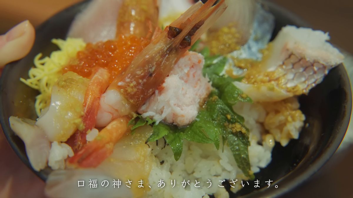 大葉の上にのった甘えびやかにの身