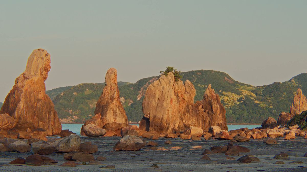 橋杭岩