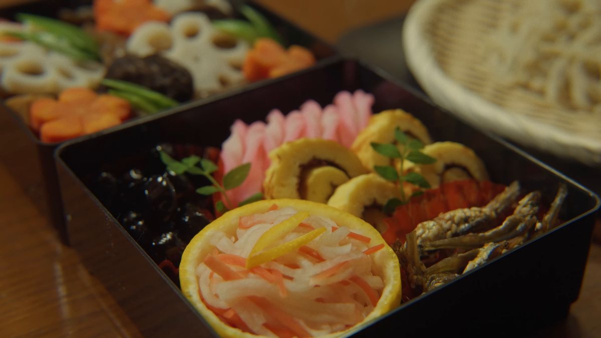 おせち料理(伊達巻・紅白なます・飾りかまぼこ)