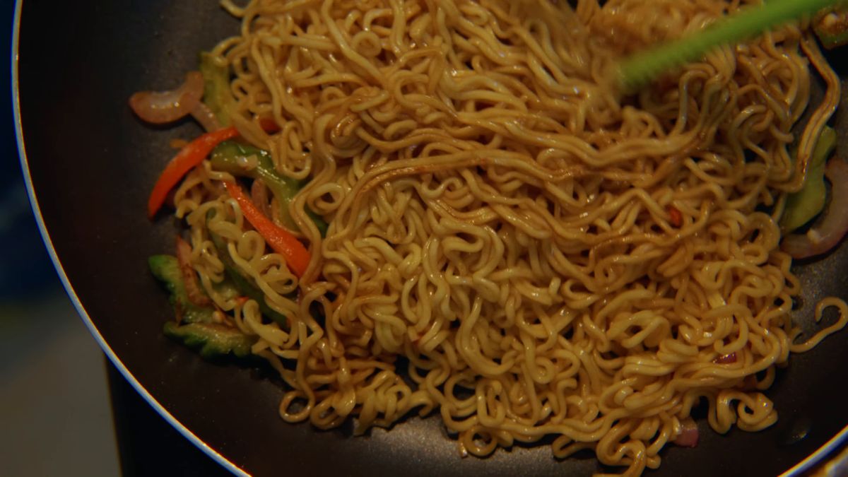ソースの色に染まった焼きそば
