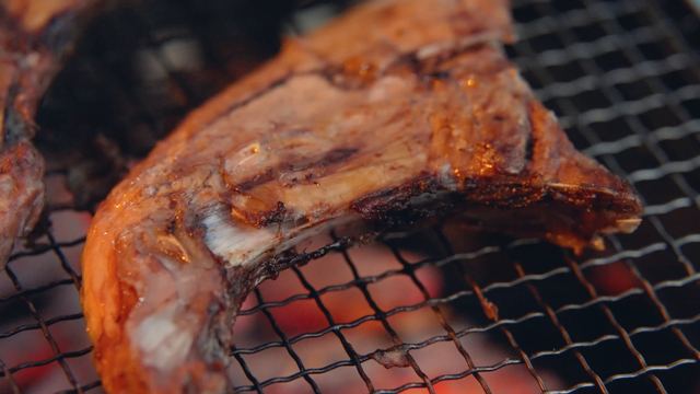 Charcoal-grilled tuna collar
