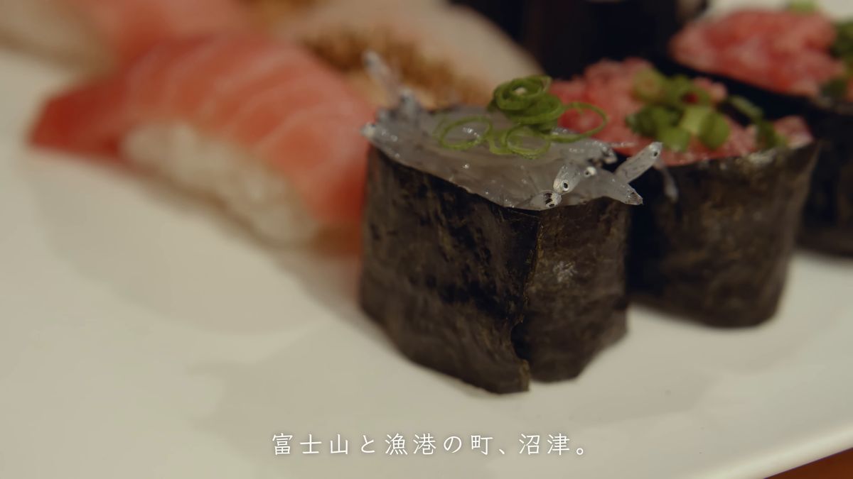 生しらすとネギトロの軍艦の寄り