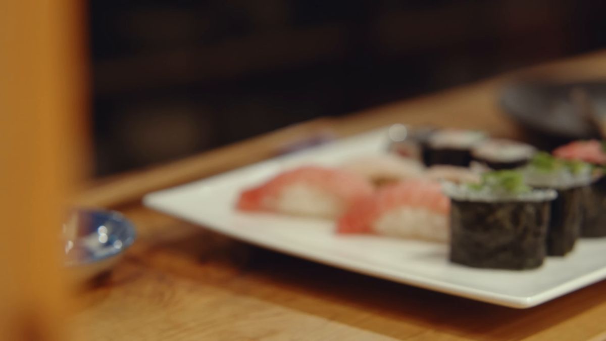 皿の上の寿司の寄り