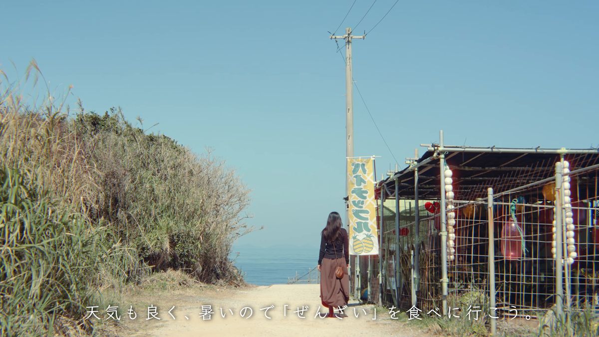 A lane leading to the sea and a seaside stand with banners