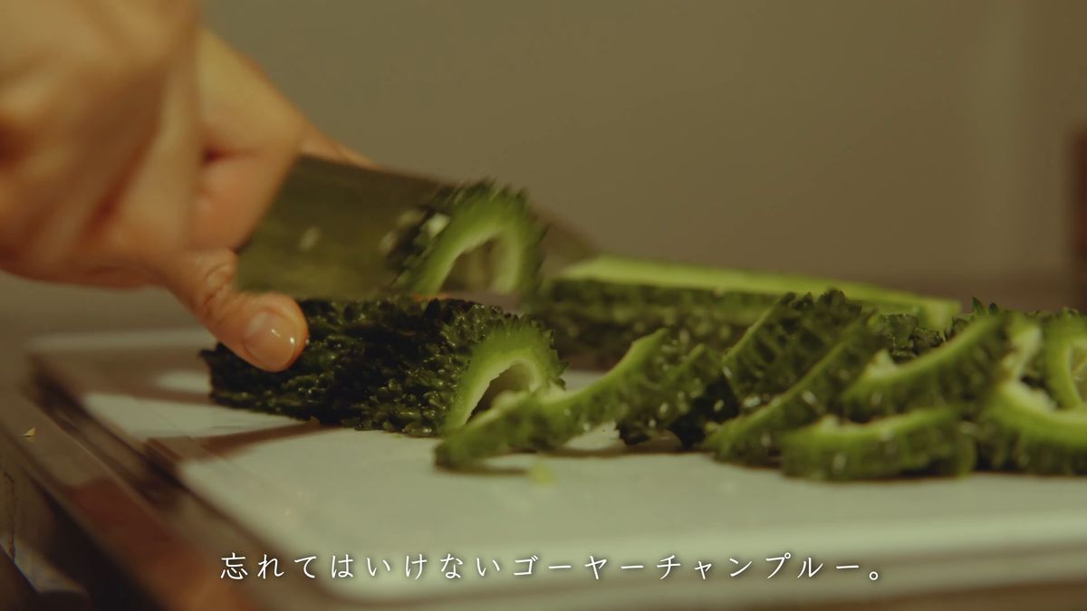 Slicing bitter melon thin