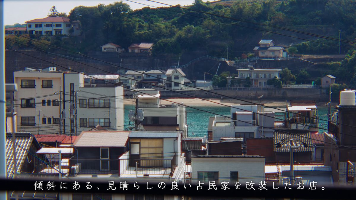 店から見下ろす家並みと尾道水道