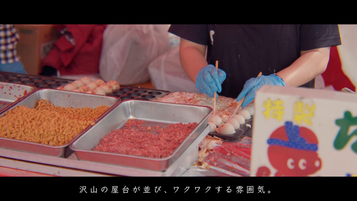 たこ焼きの屋台で具を仕込む手元