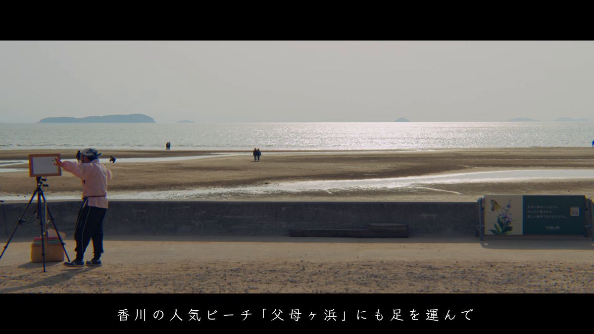 遠浅の父母ヶ浜と、三脚を立てて海を撮る人