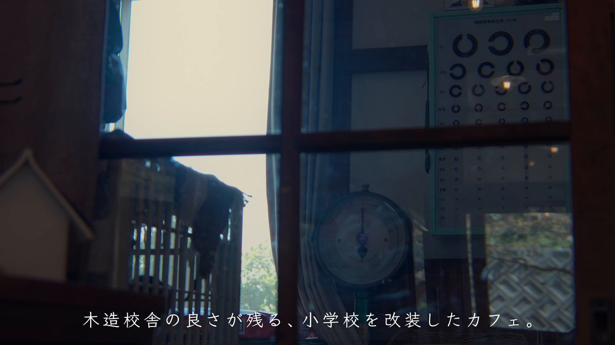 窓辺の視力検査表とはかり
