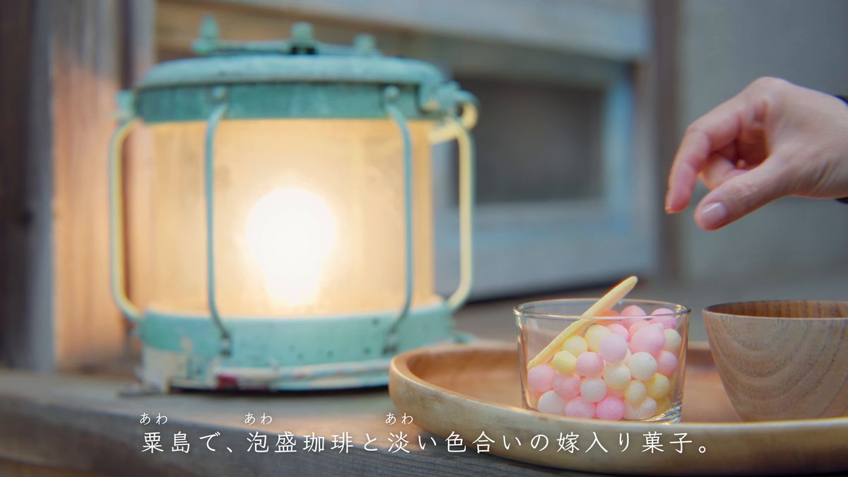 ランタンと、器のおいりと木のカップ