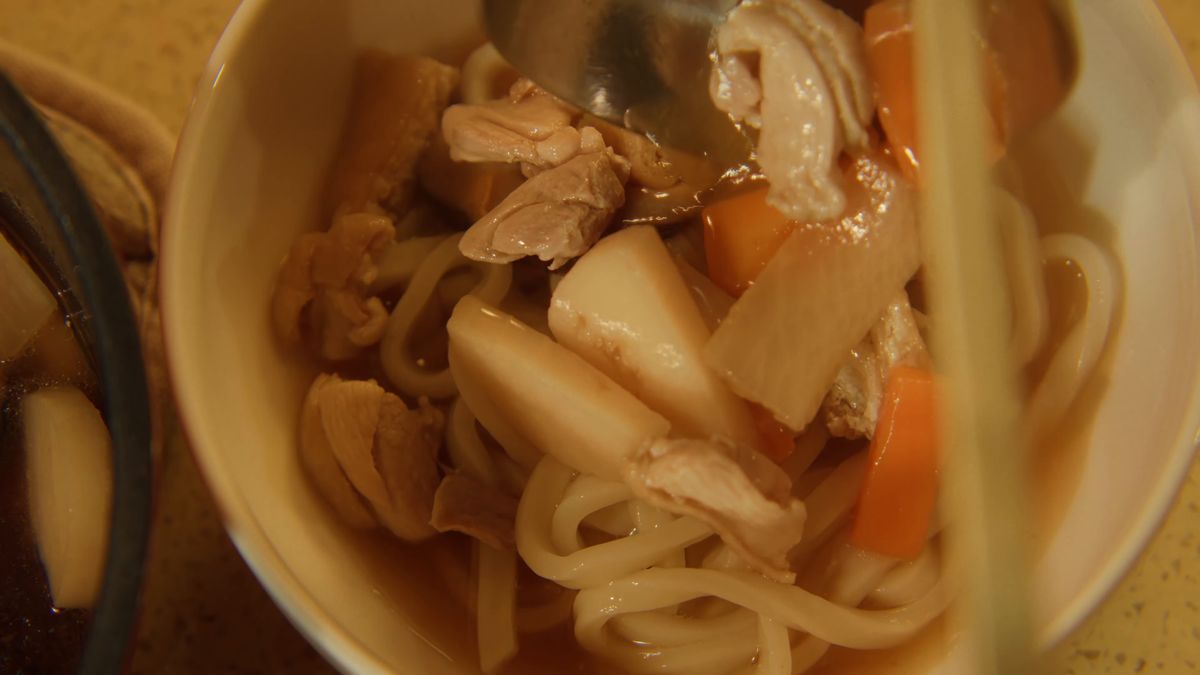 鶏肉と大根と人参がのったうどん