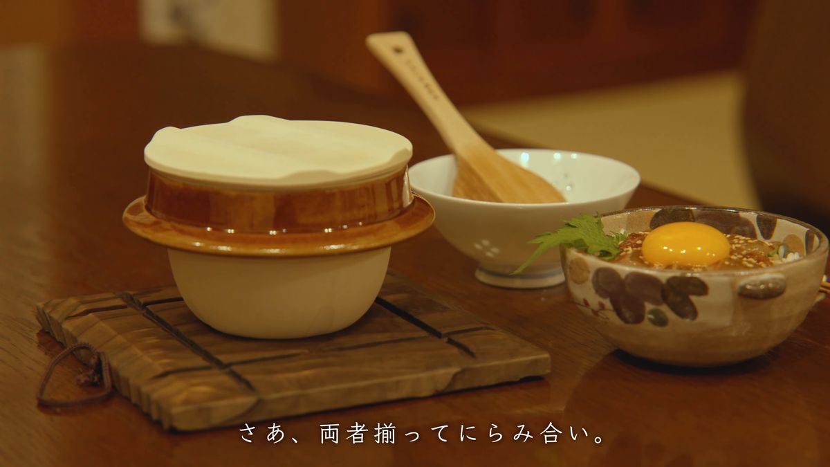 ふたをした釜と海鮮丼、二つの鯛めしが並ぶ
