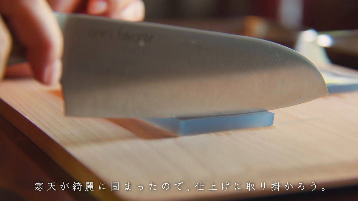 細長く切った青い寒天