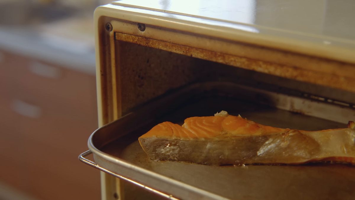 こんがり焼き上がった鮭の切り身